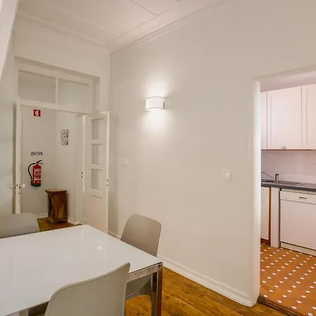 Spacious Tm Family Flat With Terrace * Lisboa